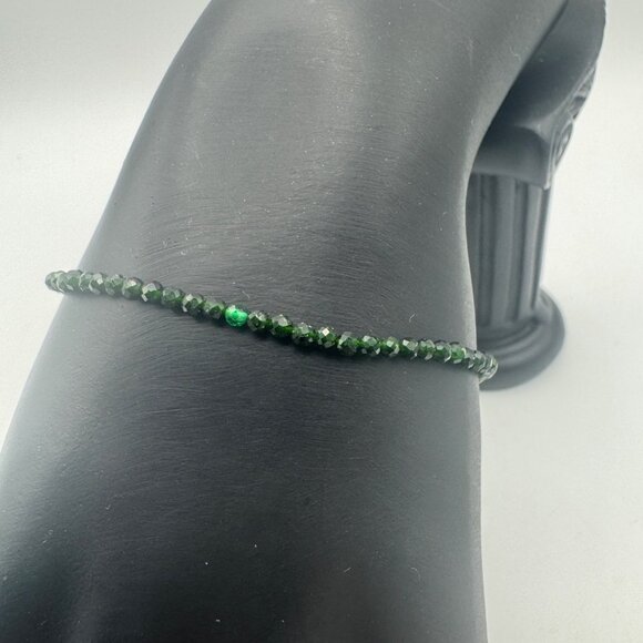 Faceted Dark Green Bead Bracelet Adjustable 6-8 Inches Silver Tone Heart Charm - Picture 1 of 7